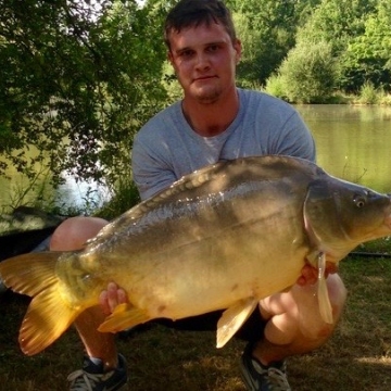 Carp (32lbs 0oz ) caught by Luke Faith at  France.