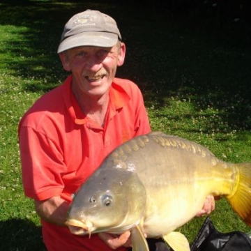 Carp (31lbs 12oz ) caught by Maurice Hudspeth at  France.