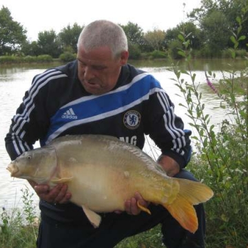 Carp (27lbs 0oz ) caught by Martin Hazell at  France.