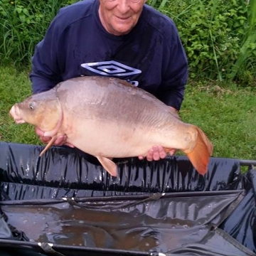 Carp (32lbs 10oz ) caught by Martin Hazell at  France.