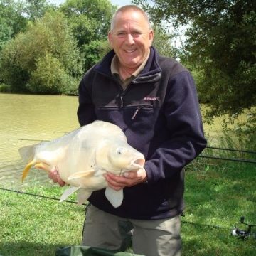 Carp (29lbs 8oz ) caught by Martyn Tuckey at  France.