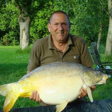 Carp (42lbs 0oz ) caught by Martyn Tuckey at  France.