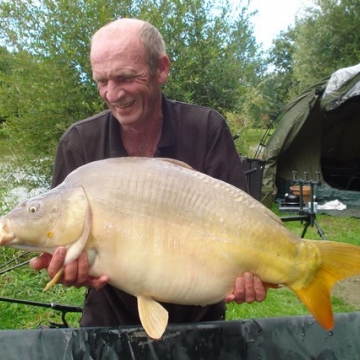 Carp (29lbs 8oz ) caught by Maurice Hudspeth at  France.