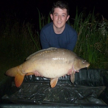 Carp (32lbs 13oz ) caught by Max Calstrom at  France.