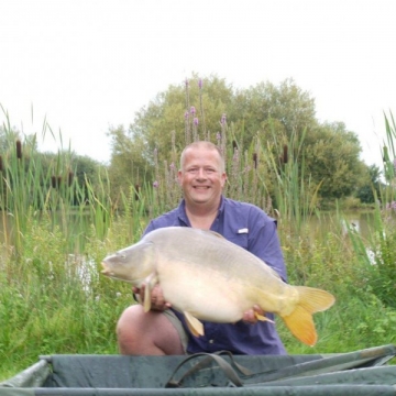 Carp (30lbs 2oz ) caught by Minne de Swart at  France.