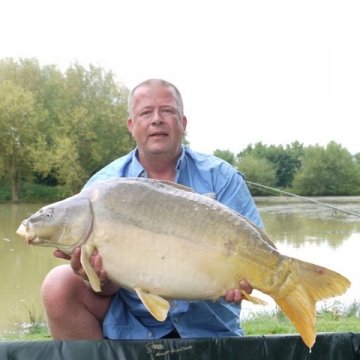 Carp (34lbs 8oz ) caught by Minne de Swart at  France.