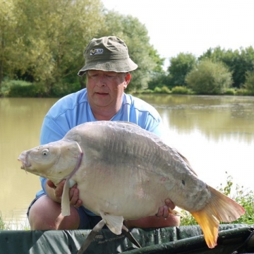 Carp (36lbs 8oz ) caught by Minne de Swart at  France.