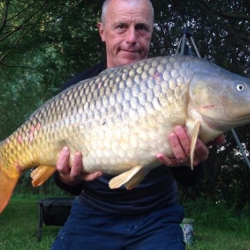 Carp (32lbs 0oz ) caught by Neil Middleditch at  France.