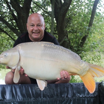 Carp (31lbs 0oz ) caught by Nick Robinson at  France.