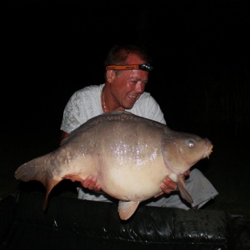 Carp (33lbs 0oz ) caught by Paul Blissett at  France.