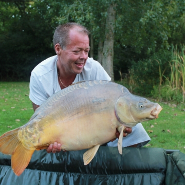 Carp (33lbs 0oz ) caught by Paul Blissett at  France.