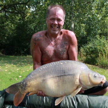 Carp (37lbs 0oz ) caught by Paul Blissett at  France.