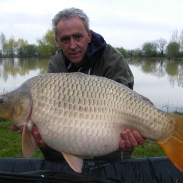 Carp (27lbs 0oz ) caught by Paul Jeive at  France.