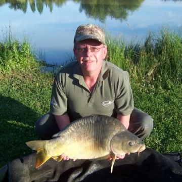 Carp (21lbs 8oz ) caught by Paul Shaw at  France.