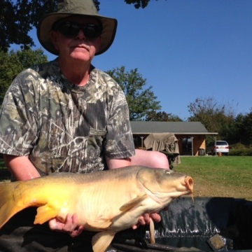 Carp (28lbs 12oz ) caught by Paul Shaw at  France.