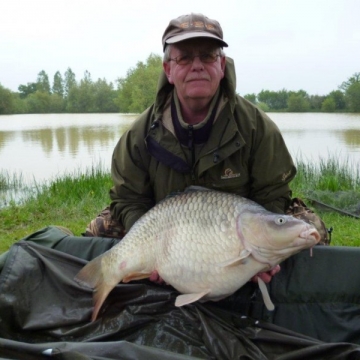 Carp (32lbs 0oz ) caught by Paul Shaw at  France.