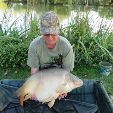 Carp (36lbs 2oz ) caught by Paul Shaw at  France.