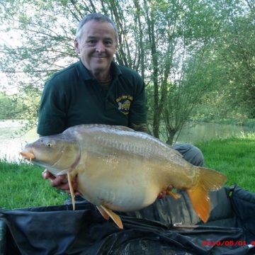 Carp (41lbs 4oz ) caught by Pete Wright new PB at  France.