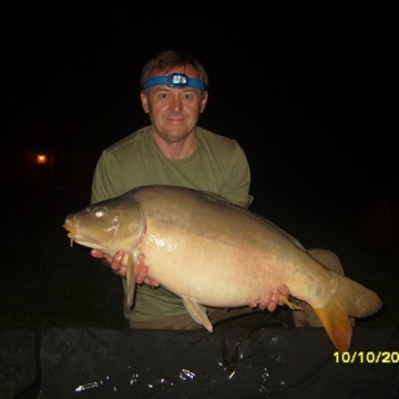 Carp (30lbs 0oz ) caught by Pete Wright at  France.