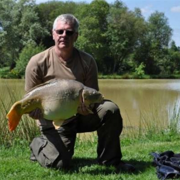 Carp (28lbs 12oz ) caught by Phil Calladine at  France.