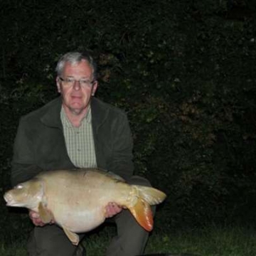 Carp (32lbs 6oz ) caught by Phil Calladine at  France.