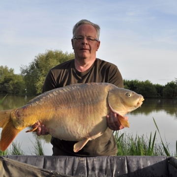 Carp (43lbs 12oz ) caught by Phil Calladine at  France.