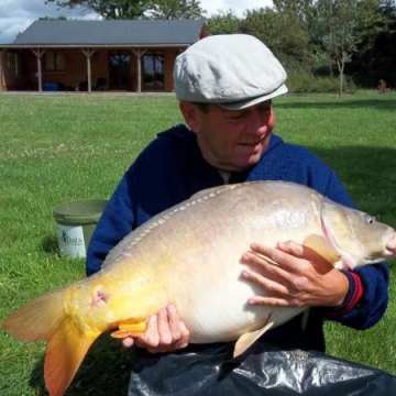 Carp (26lbs 6oz ) caught by Ray Barnes at  France.