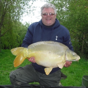 Carp (32lbs 0oz ) caught by Ray Butler (PB) at  France.