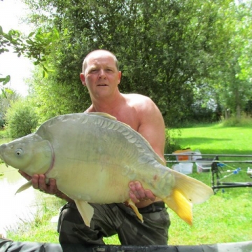 Carp (31lbs 0oz ) caught by Ray Taylor at  France.