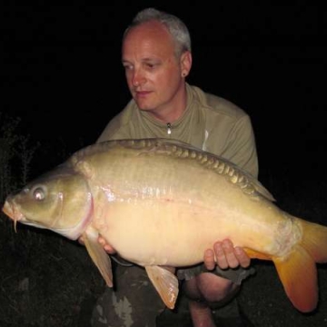 Carp (22lbs 0oz ) caught by Richard Paveley at  France.