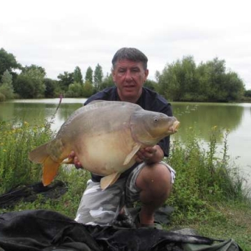 Carp (27lbs 0oz ) caught by Shane Richardson at  France.