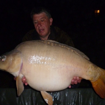 Carp (37lbs 1oz ) caught by Shane Richardson at  France.