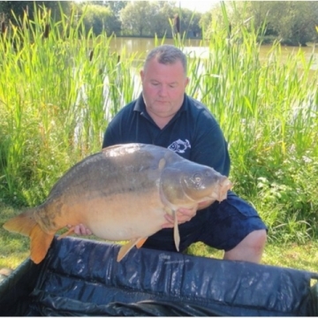 Carp (41lbs 0oz ) caught by Steve Morgan at  France.