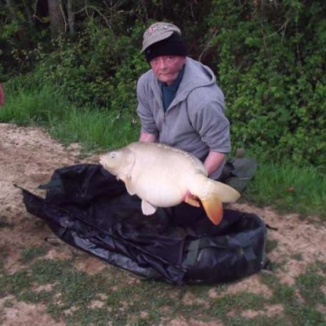 Carp (33lbs 6oz ) caught by Stewart (Benny) Price  at  France.