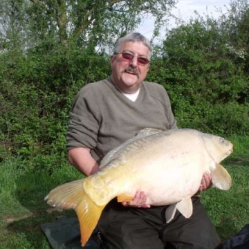 Carp (32lbs 10oz ) caught by Stuart King at  France.