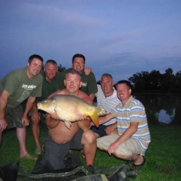 Carp (0lbs 0oz ) caught by Tony Allum at  France.