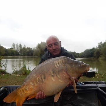 Carp (32lbs 0oz ) caught by Trevor Burgess at  France.