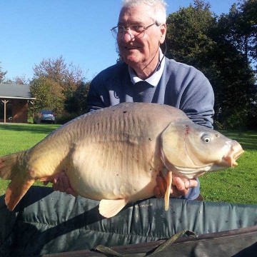 Carp (33lbs 12oz ) caught by Vic Priest at  France.