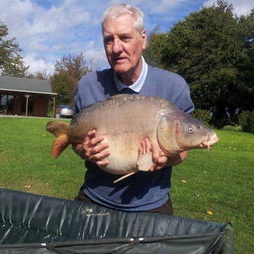 Carp (33lbs 14oz ) caught by Vic Priest at  France.