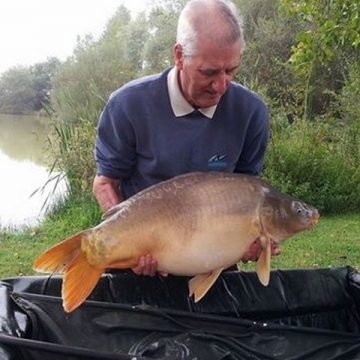 Carp (32lbs 4oz ) caught by Vic Priest at  France.