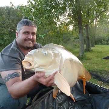 Carp (33lbs 12oz ) caught by Kevin Priest at  France.