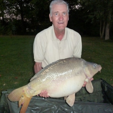 Carp (34lbs 0oz ) caught by Vic Priest at  France.