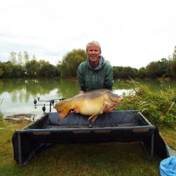 Carp (41lbs 14oz ) caught by 'H' at  France.