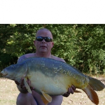 Carp (35lbs 4oz ) caught by Minne de Swart at  France.