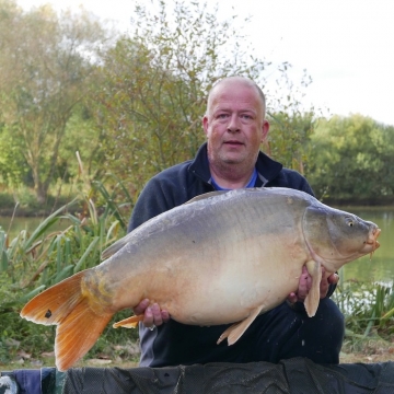 Carp (43lbs 4oz ) caught by Minne de Swart at  France.