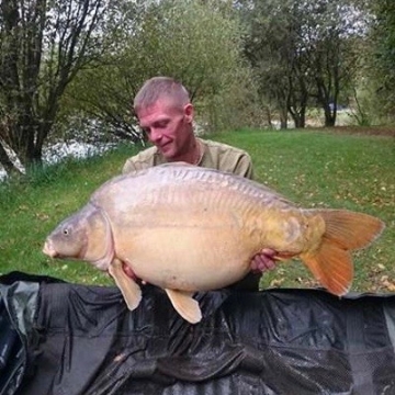 Carp (41lbs 2oz ) caught by Simon Springell at  France.