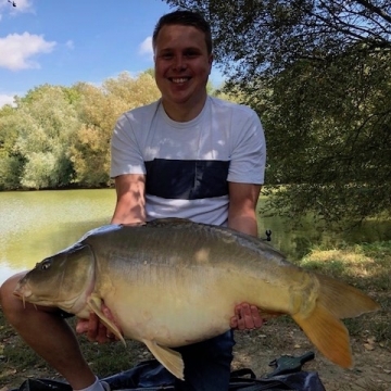 Carp (37lbs 5oz ) caught by Paul Faith (PB) at  France.