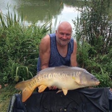 Carp (22lbs 0oz ) caught by Peter Lang at  France.