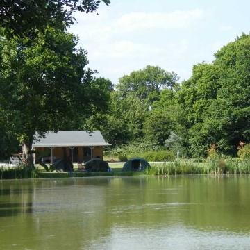 Oakview lake accommodation and home swim
