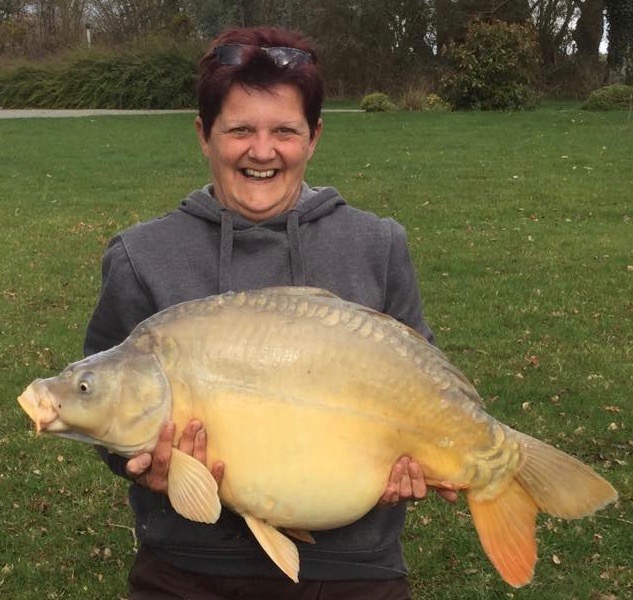 Debbie Wright with an immaculate 30lb 2oz mirror